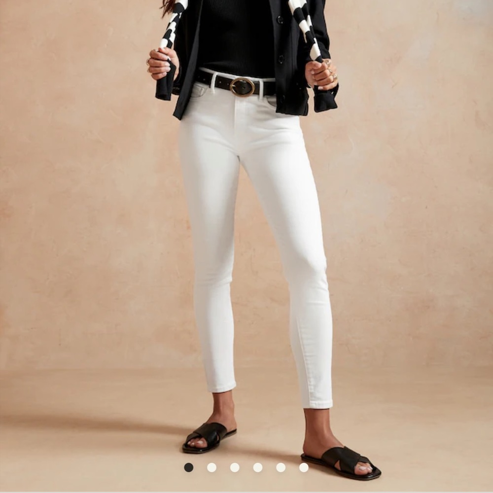 NWT - Banana Republic Mid Rise White Skinny Jeans - Size 28/6